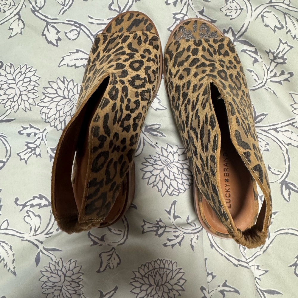 Lucky Brand Brown Sandals with Leopard Print